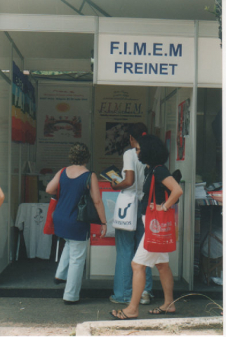 Stand de la FIMEM au Forum Mondial à Porto Alegre - 2001